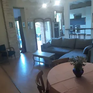 https://charmant-appartement-vue-sur-la-riviere.midi-pyreneeshotels.com